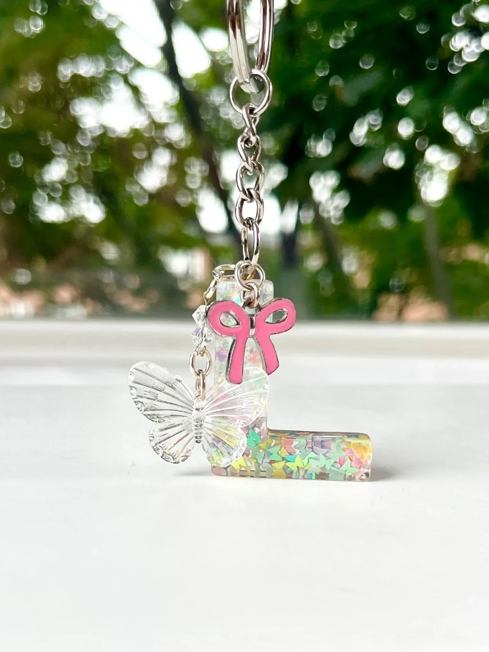 🦋 'L' Glitter Letter Keychain & Bag Charm with 🎀 Bow & Butterfly Accents